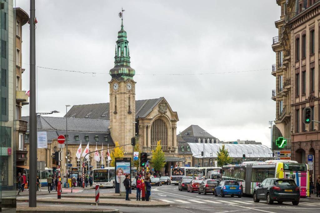 Large Family Retro Flat In City Center- Large Terrace & Garden View, Free Parking Luxembourg Eksteriør bilde
